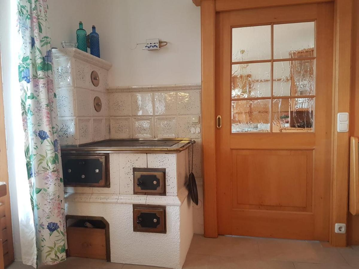 Wunderschoene Ferienwohnung Mit Seeblick Zell am Moos Exterior photo