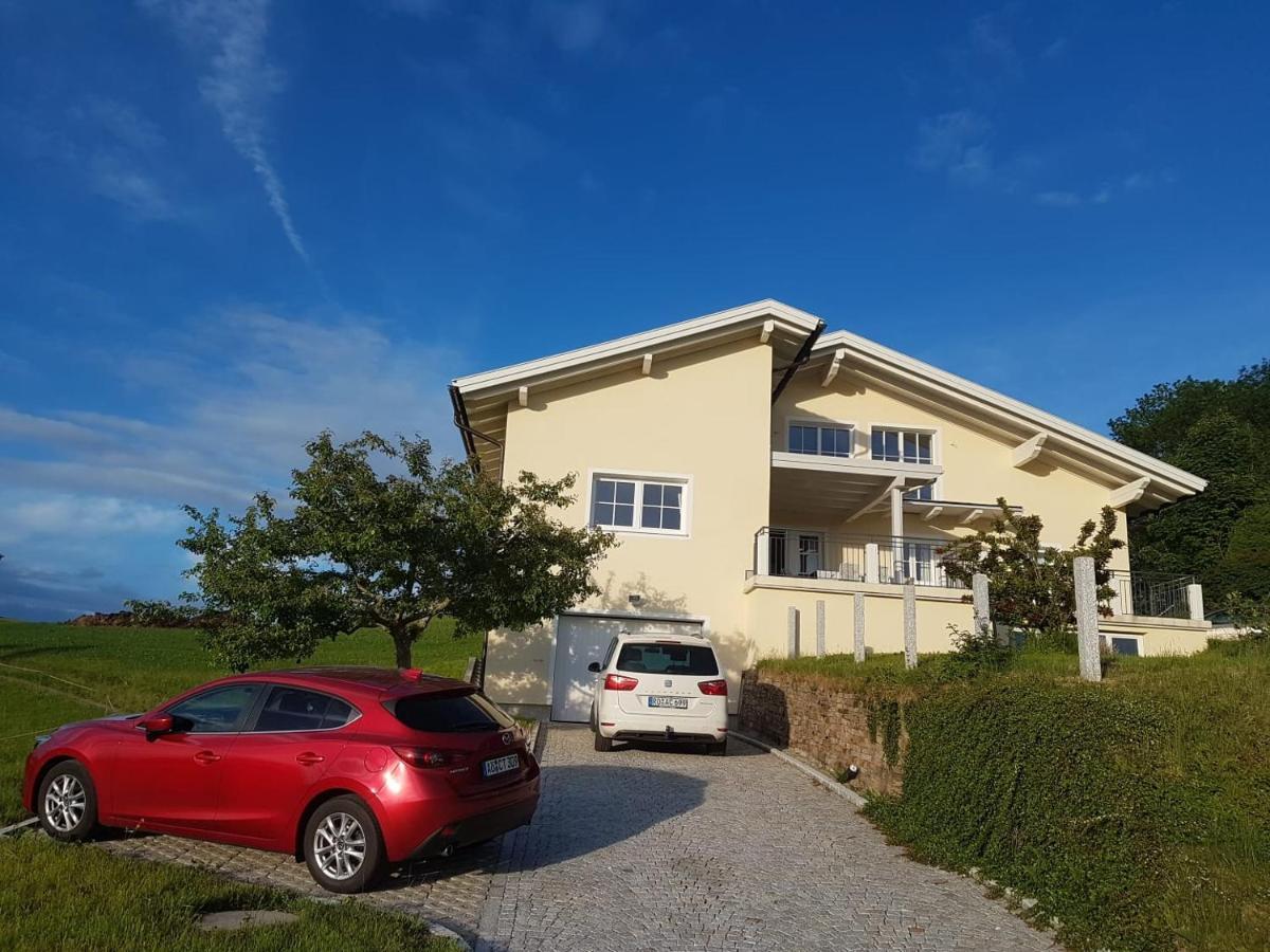 Wunderschoene Ferienwohnung Mit Seeblick Zell am Moos Exterior photo