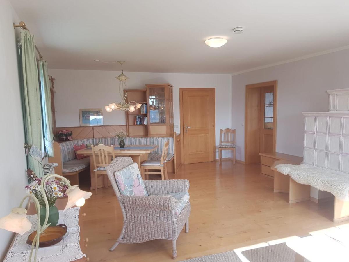 Wunderschoene Ferienwohnung Mit Seeblick Zell am Moos Exterior photo